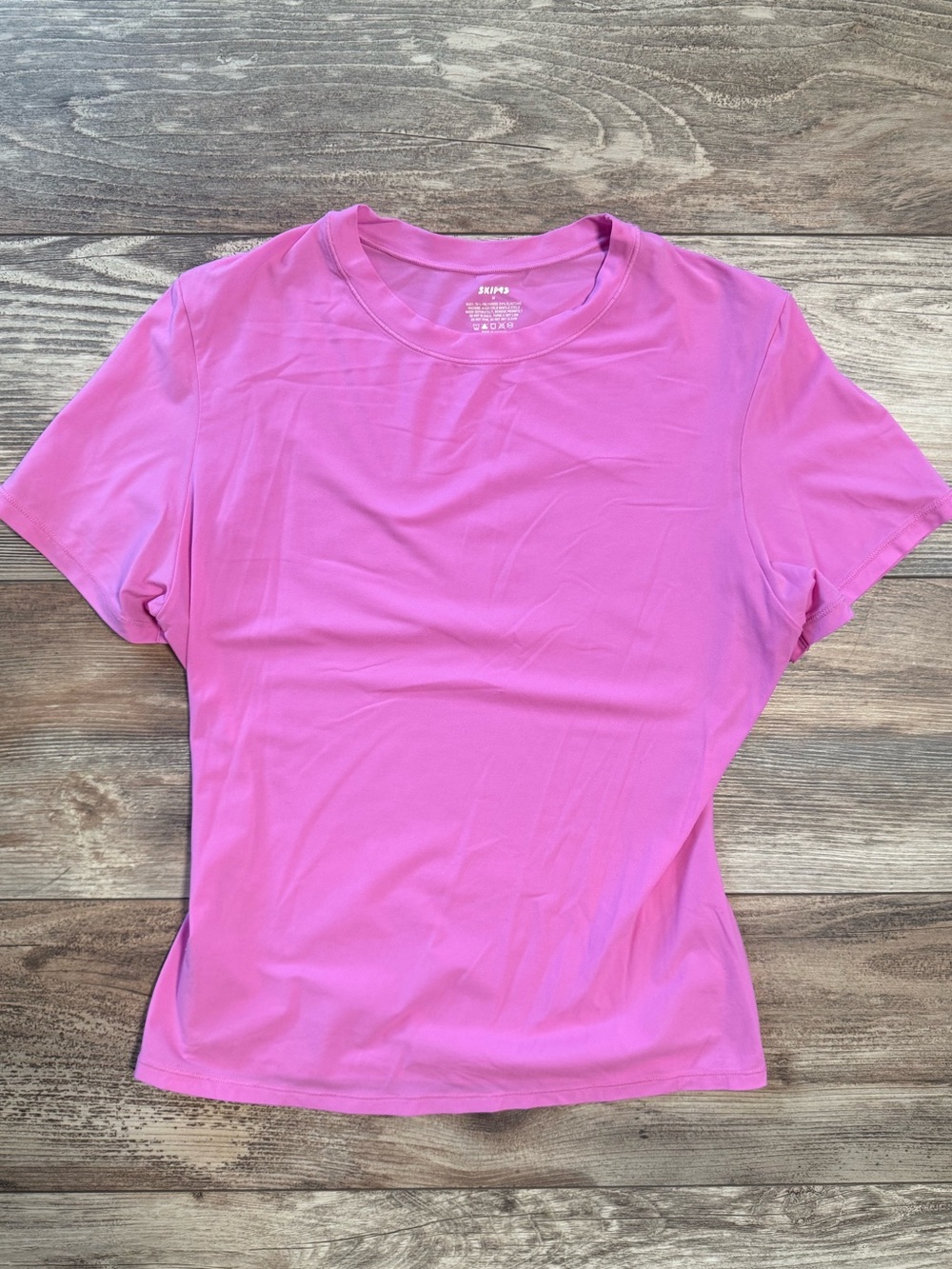 SKIMS Short Sleeve Crewneck Tee in Bright Pink